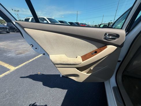 Used 2008 Nissan Altima 3.5 SE w/ Sport Pkg FWD image 18