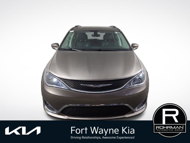 Used 2018 Chrysler Pacifica Touring-L Plus FWD image 3