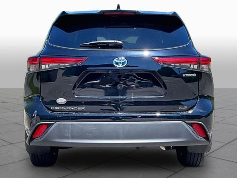 Used 2023 Toyota Highlander XLE AWD/4WD image 5