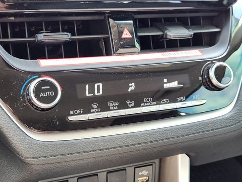 Certified 2022 Toyota Corolla Cross LE image 14