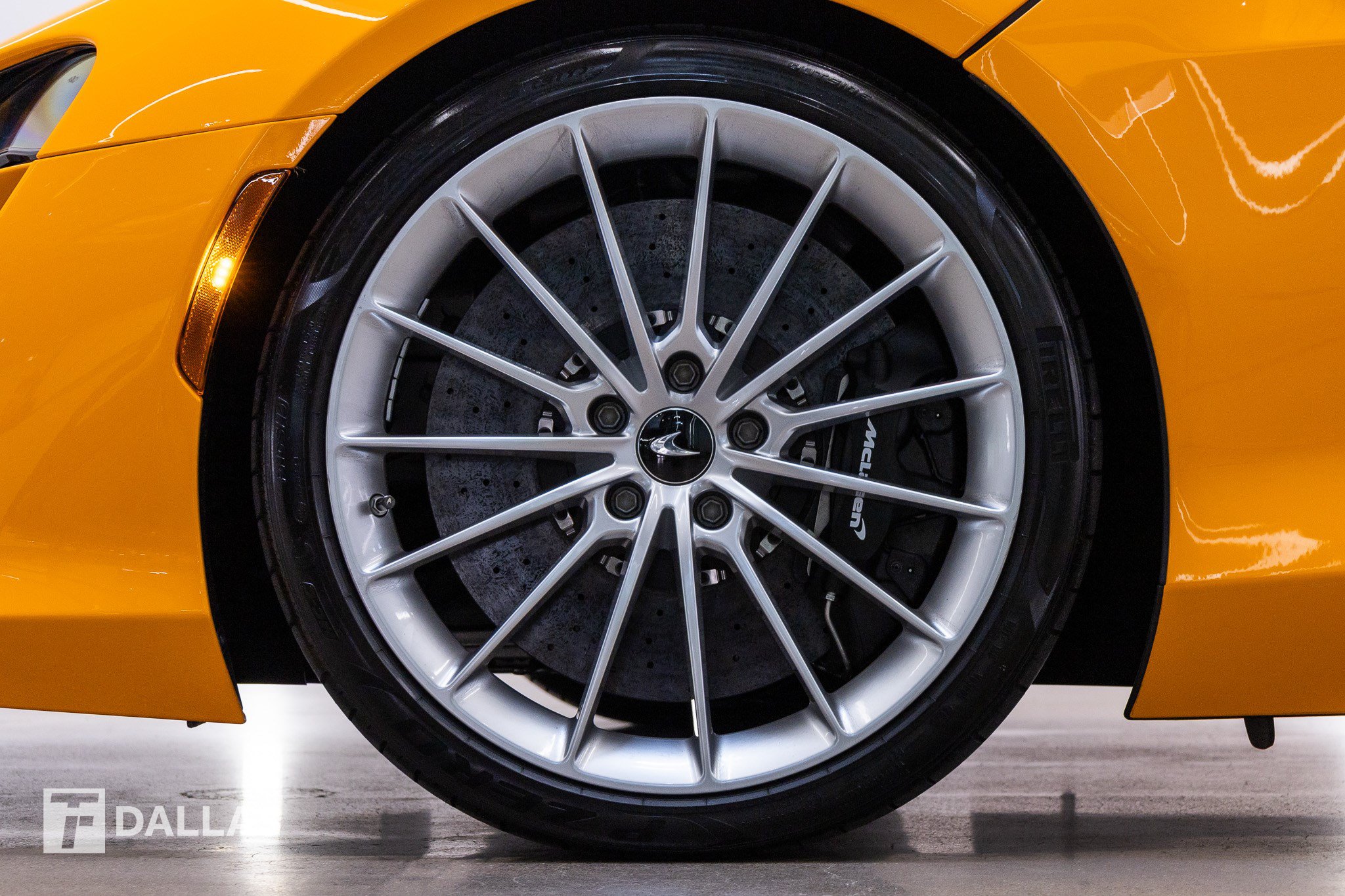 Used 2026 McLaren Artura RWD image 5