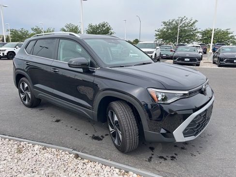 New 2025 Volkswagen Taos SE image 6