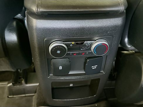 Used 2020 Ford Explorer Platinum w/ Premium Technology Package AWD/4WD image 26