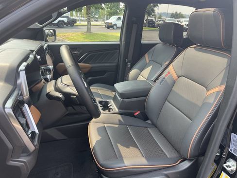 Certified 2025 GMC Canyon AT4 w/ Nightfall Edition AWD/4WD image 20
