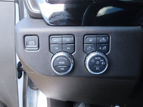 Used 2025 GMC Sierra 2500 SLT w/ SLT Convenience Package image 26