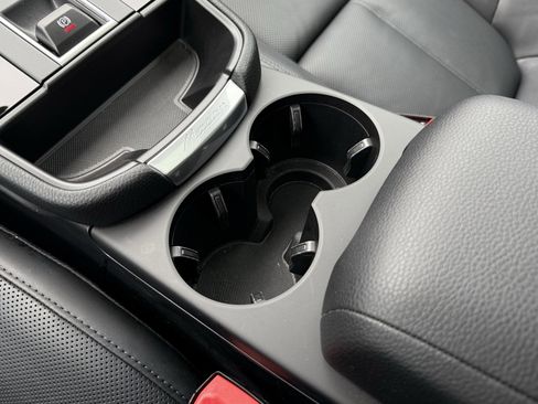 Used 2025 Porsche Macan image 23