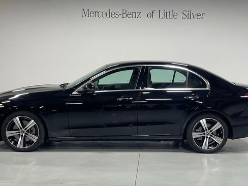 Used 2025 Mercedes-Benz C 300 4MATIC Sedan image 2