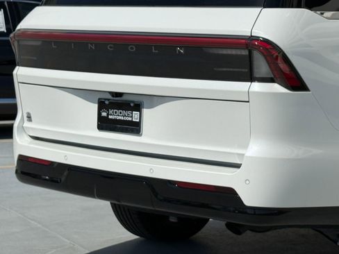 New 2026 Lincoln Navigator L Reserve AWD/4WD image 6