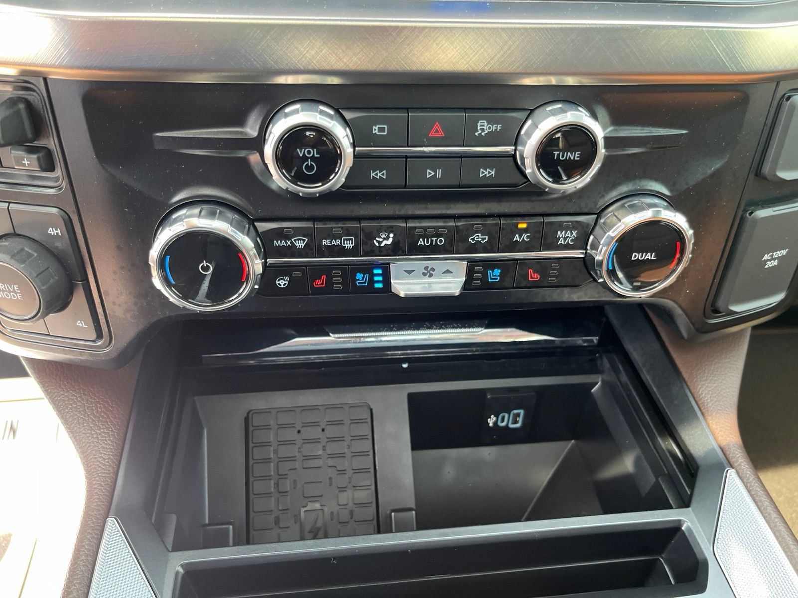 New 2026 Ford F450 King Ranch w/ Chrome Package AWD/4WD image 17