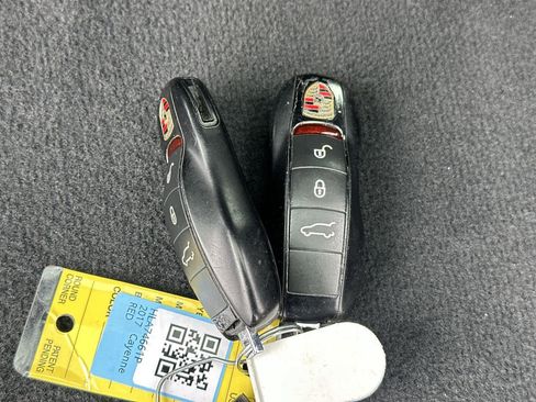 Used 2017 Porsche Cayenne S image 21