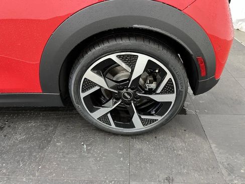 Certified 2025 MINI Cooper 2-Door Hardtop image 25