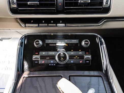 Used 2024 Lincoln Navigator L Reserve AWD/4WD image 38