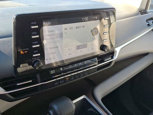 Used 2021 Toyota Sienna LE image 14