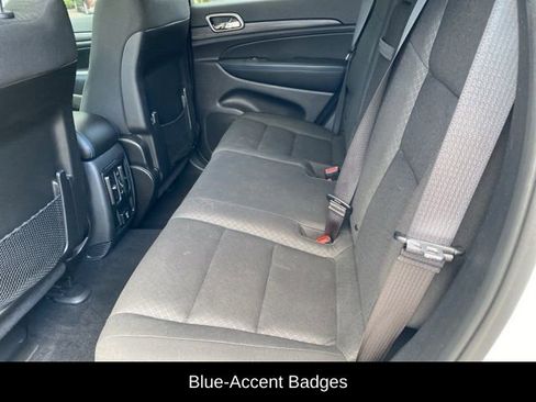 Used 2019 Jeep Grand Cherokee Laredo image 19