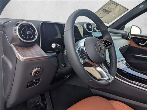 Used 2026 Mercedes-Benz GLC 300 image 12