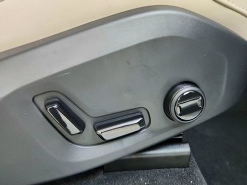 Used 2026 Volvo XC90 B6 Plus w/ Protection Package AWD/4WD image 37