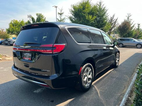 Used 2024 Chrysler Pacifica Limited FWD image 5