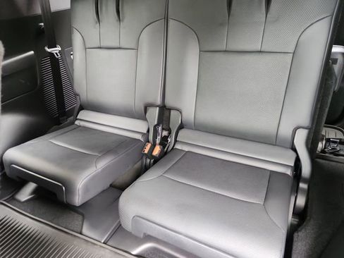 Used 2024 Lexus LX 600 4WD w/ Premium Package image 36