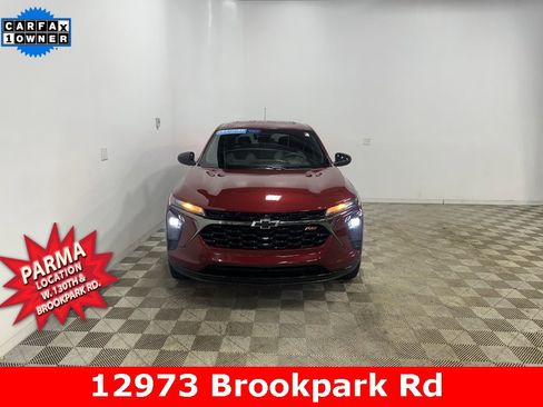 Certified 2025 Chevrolet Trax RS w/ Sunroof Package image 2