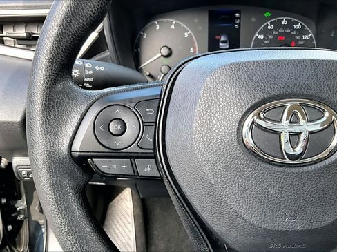 Used 2025 Toyota Corolla LE image 24