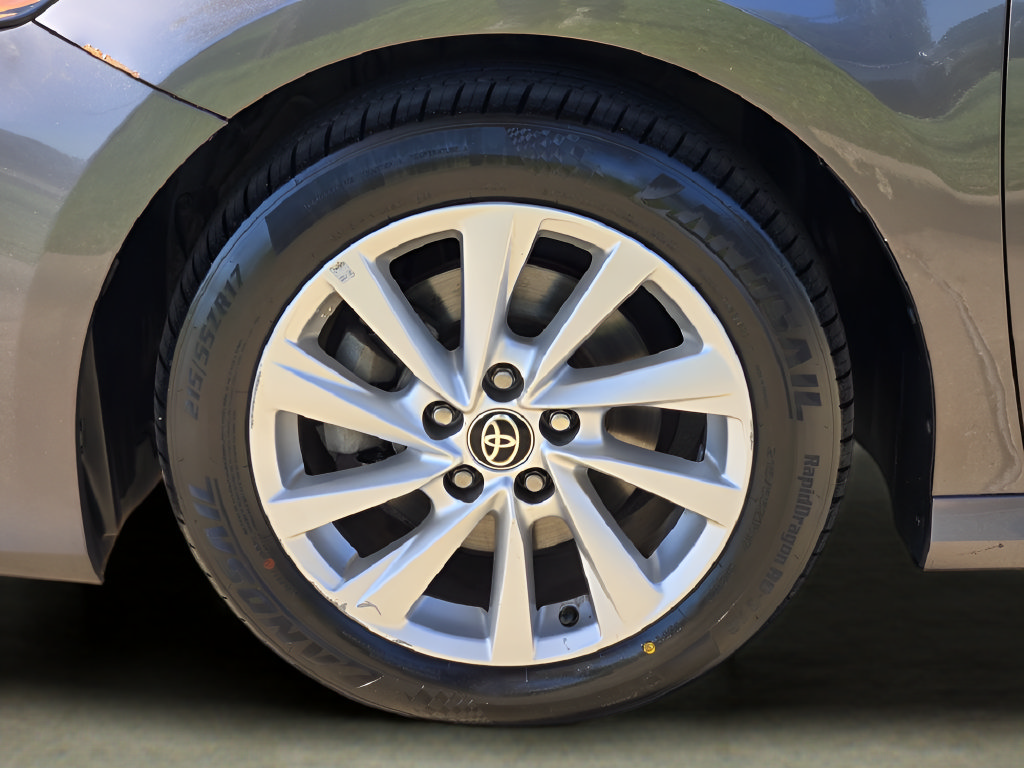 Used 2023 Toyota Camry LE FWD image 5