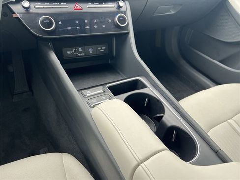 Certified 2025 Hyundai Sonata SEL image 16