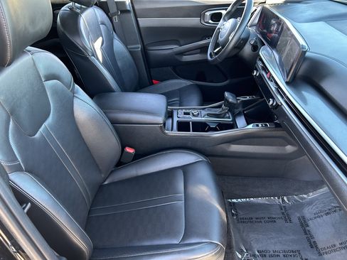 Certified 2024 Kia Sorento S image 10