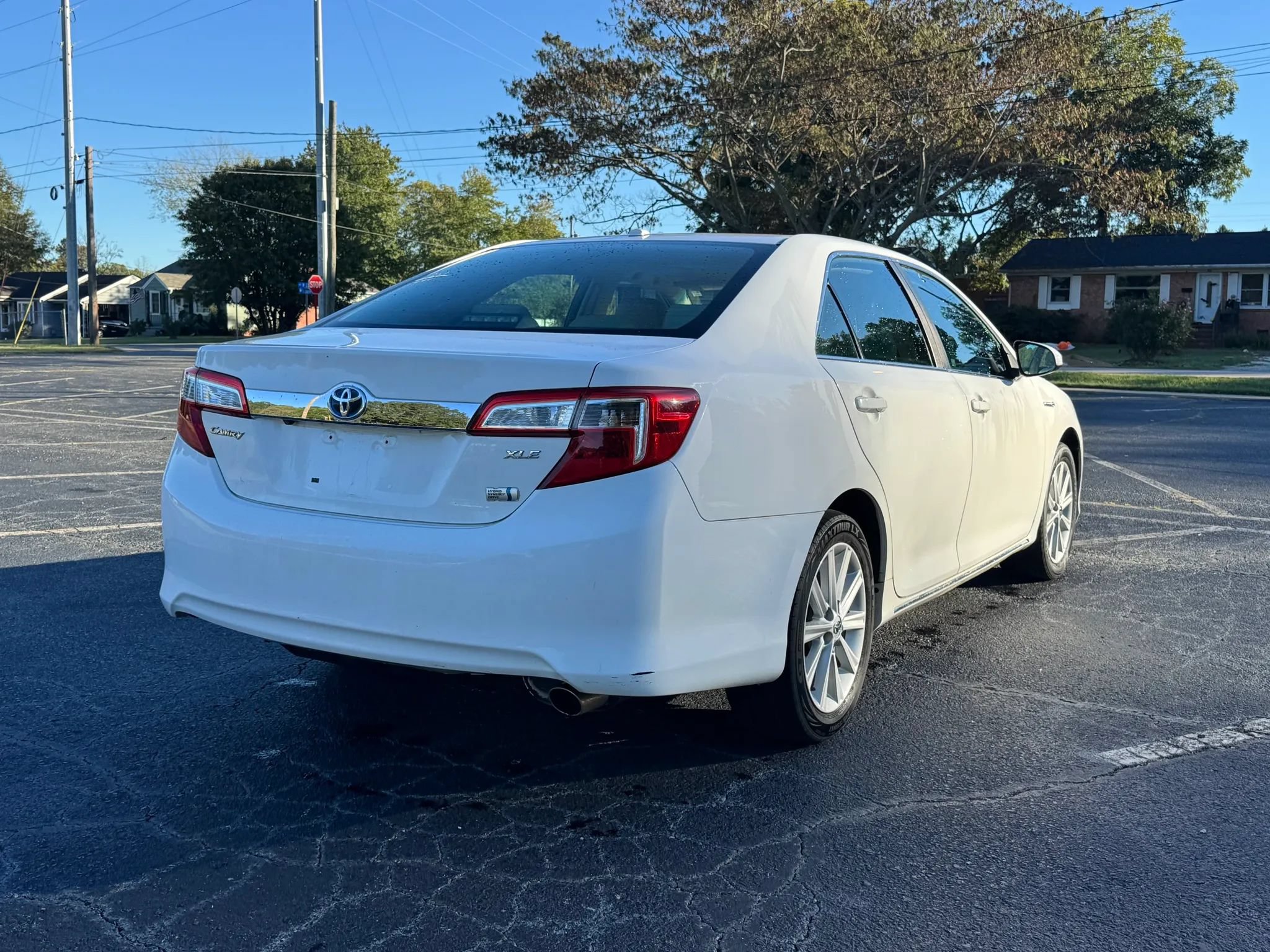 Used 2014 Toyota Camry XLE w/ Leather Package FWD image 6
