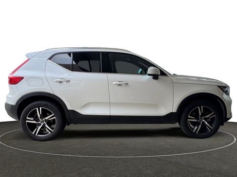 Used 2025 Volvo XC40 B5 Core image 7