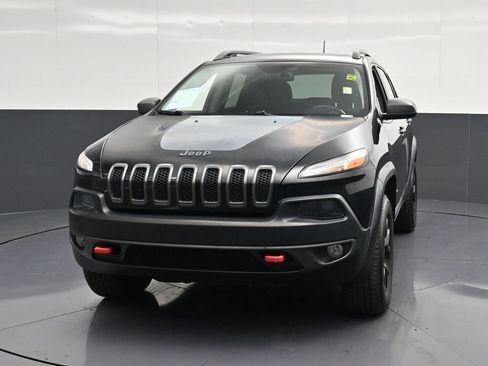 Used 2017 Jeep Cherokee Trailhawk w/ Comfort/Convenience Group AWD/4WD image 6