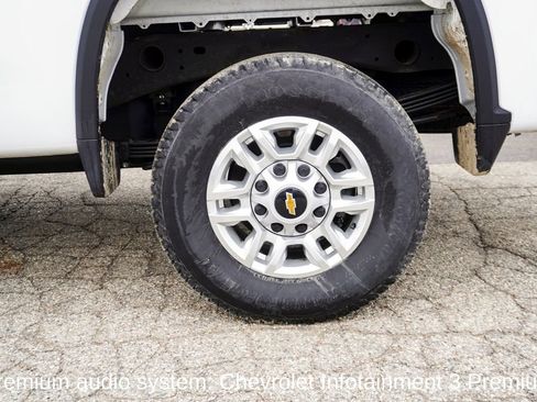 Used 2025 Chevrolet Silverado 2500 LT image 6