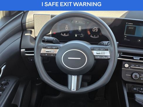 Used 2025 Hyundai Tucson SE image 25