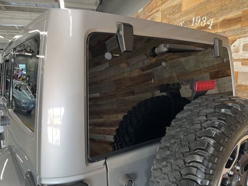 Used 2017 Jeep Wrangler Unlimited Rubicon image 27