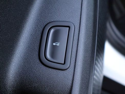 Used 2025 Chevrolet Traverse LT FWD image 32