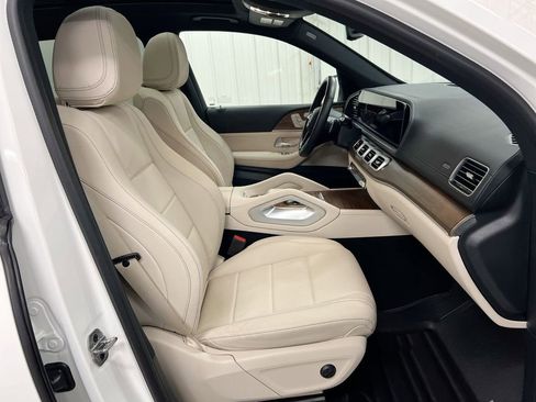Used 2025 Mercedes-Benz GLS 450 4MATIC image 23