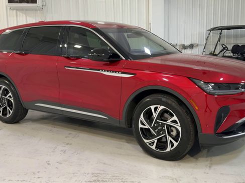 Used 2024 Lincoln Nautilus Premier w/ Equipment Group 102A image 3