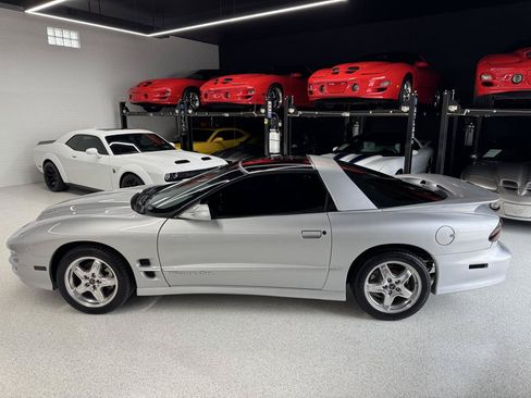 Used 2000 Pontiac Firebird Formula RWD image 8
