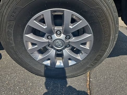 Used 2019 Toyota Tacoma SR5 AWD/4WD image 35