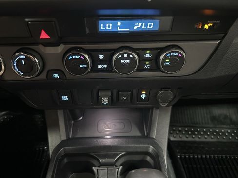 Used 2021 Toyota Tacoma TRD Off-Road image 26