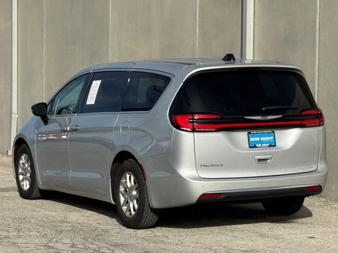 Used 2024 Chrysler Pacifica Touring-L image 29