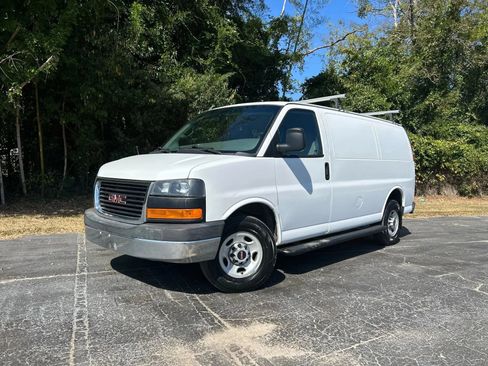 Used 2017 GMC Savana 2500 RWD image 3