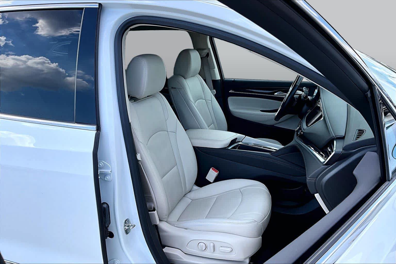 Used 2023 Buick Enclave Essence w/ Experience Buick Package FWD image 9