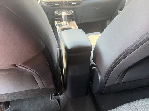 Used 2025 Nissan Kicks SV AWD/4WD image 15