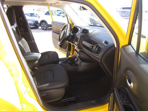 Used 2017 Jeep Renegade Altitude image 11