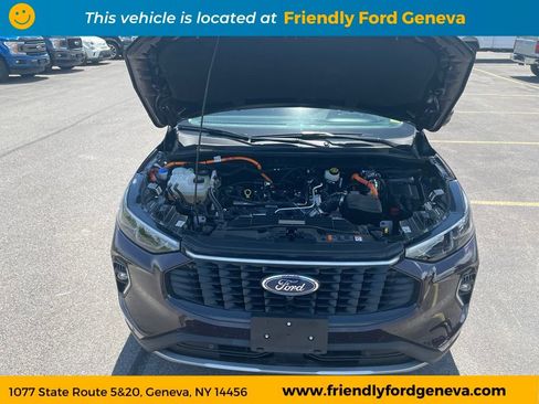 Used 2023 Ford Escape Platinum w/ Premium Technology Package AWD/4WD image 32