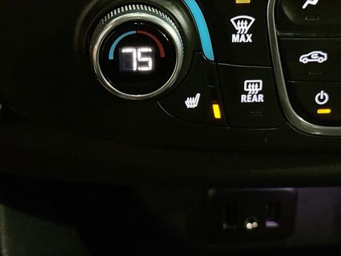 Used 2023 Chevrolet Traverse LT image 20