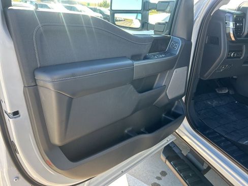 New 2026 Ford F250 Lariat w/ Black Appearance Package image 9