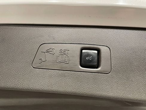 Used 2020 Lincoln Corsair Standard w/ Equipment Group 101A image 12