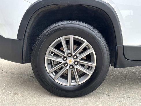 Used 2023 Chevrolet Traverse LT image 14