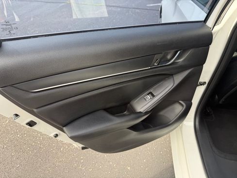 Used 2018 Honda Accord Sport image 10